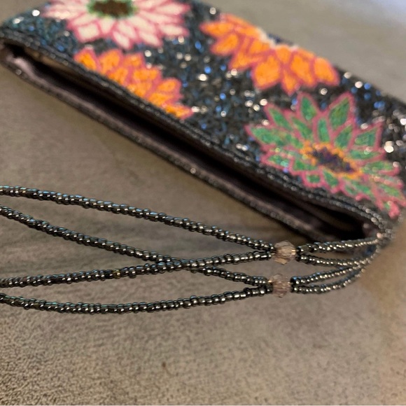 Beaded Flower Bag - Picture 6 of 10